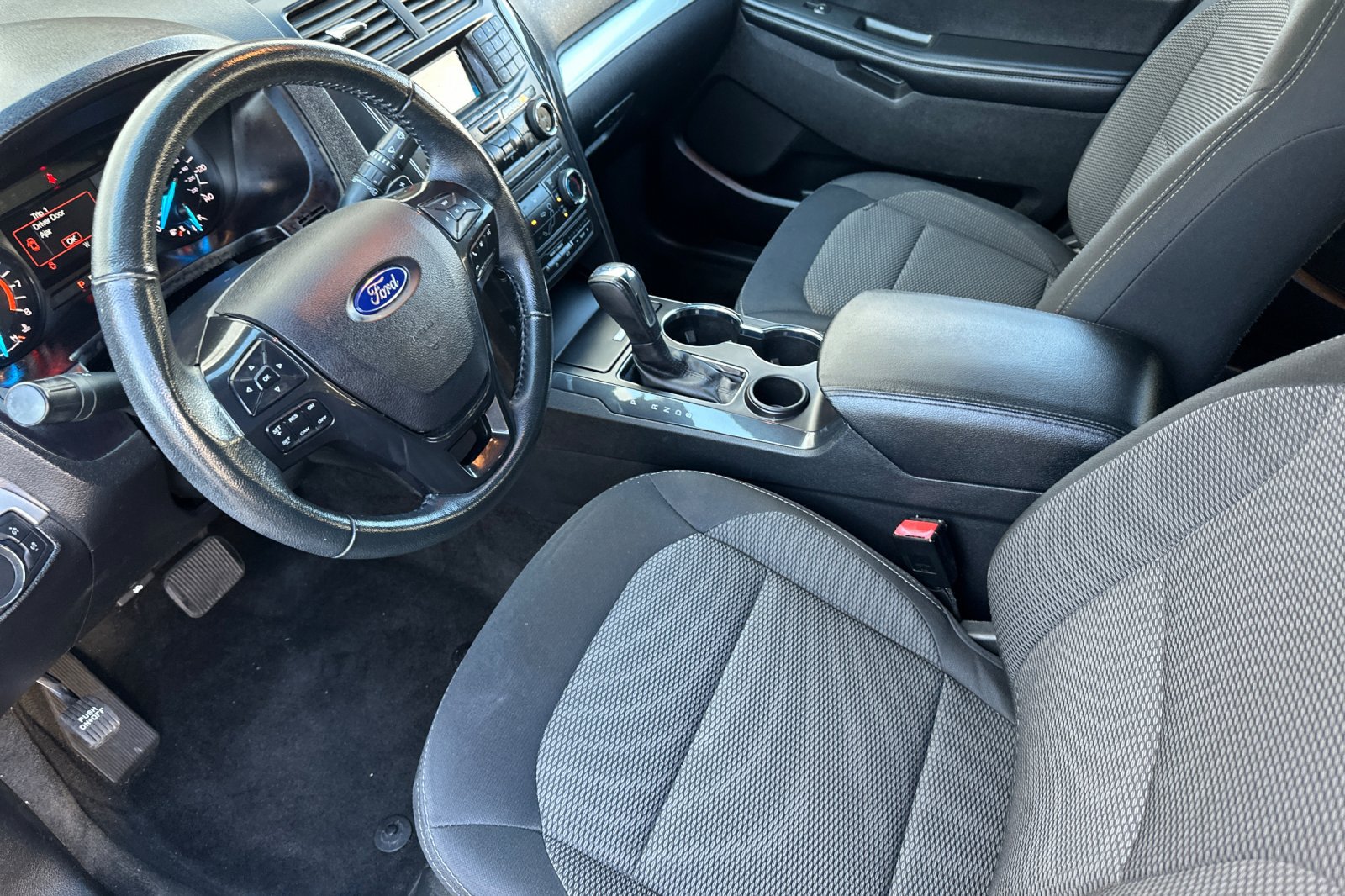 Used 2017 Ford Explorer XLT FWD image 10