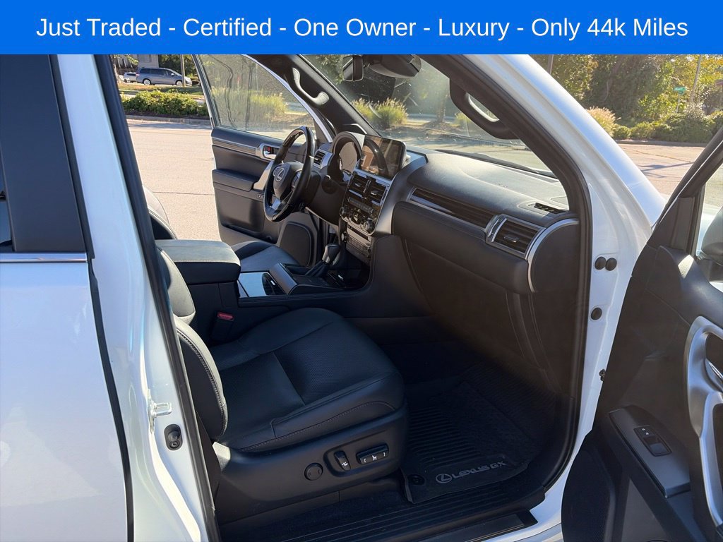 Used 2023 Lexus GX 460 Luxury w/ Sport Design Package AWD/4WD image 17