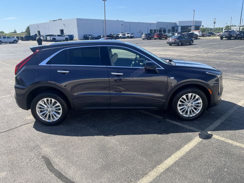 Used 2024 Cadillac XT4 Luxury w/ Cold Weather Package AWD/4WD image 7