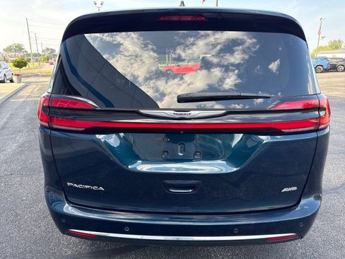 Used 2023 Chrysler Pacifica Touring-L AWD/4WD image 4