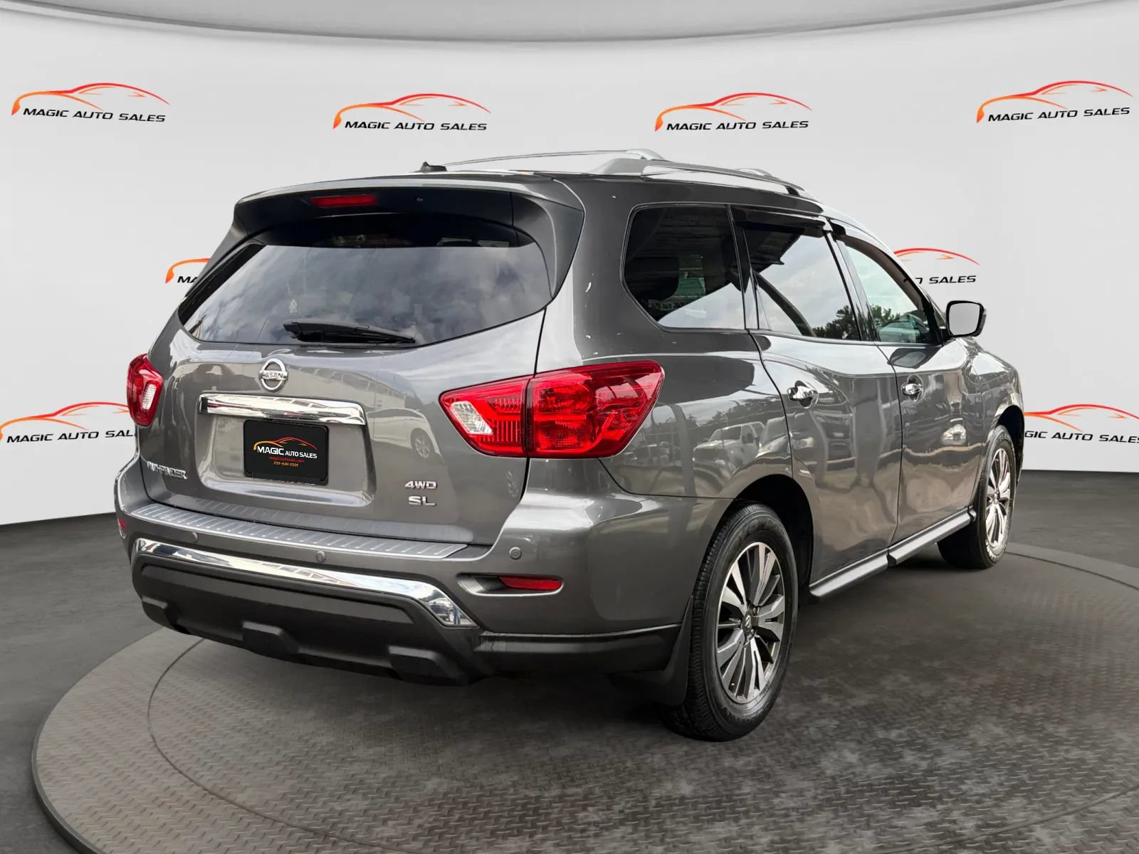 Used 2017 Nissan Pathfinder SL AWD/4WD image 10