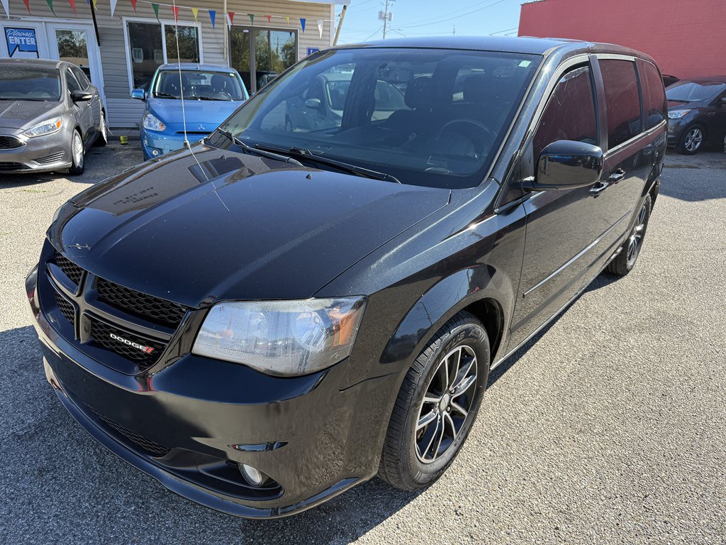 Used 2015 Dodge Grand Caravan SXT w/ Blacktop Package FWD image 2