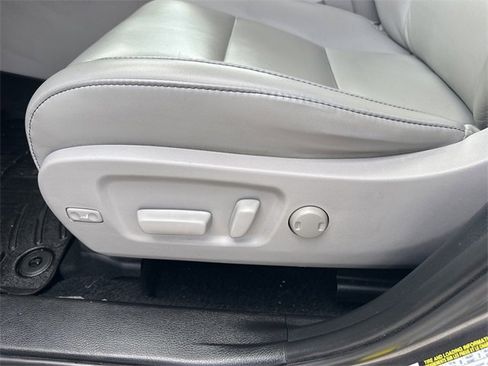 Used 2019 Toyota Highlander XLE image 21