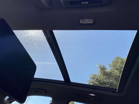 Used 2024 Chevrolet Suburban High Country w/ Advanced Technology Package image 15