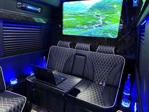 Used 2024 Mercedes-Benz Sprinter 3500 image 27