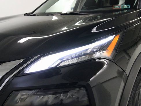 Used 2023 Nissan Rogue S image 9