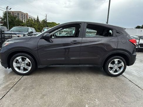 Used 2018 Honda HR-V LX image 11