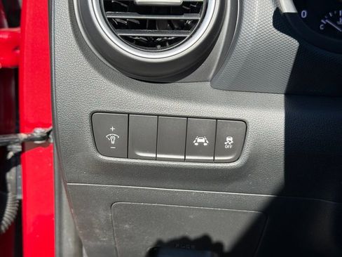 Used 2021 Hyundai Kona SE image 18