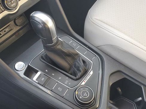 Used 2018 Volkswagen Tiguan SE image 24