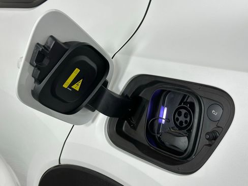 Used 2023 Volvo XC40 Recharge Plus image 34