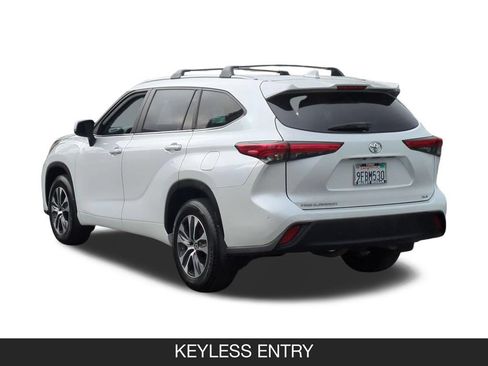 Used 2023 Toyota Highlander XLE FWD image 7