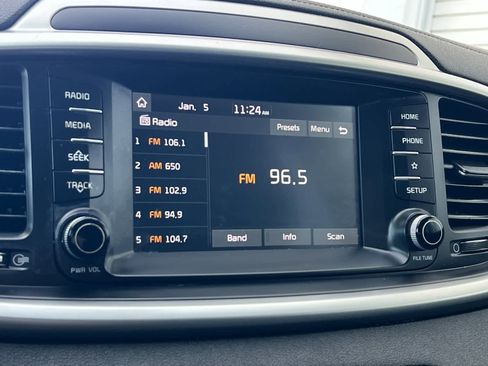 Used 2019 Kia Sorento L image 19