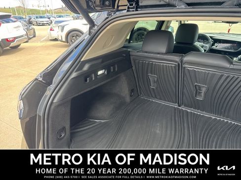 Used 2023 Buick Envision Avenir AWD/4WD image 29