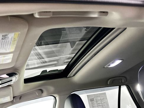 Certified 2025 Subaru Outback Touring XT AWD/4WD image 20