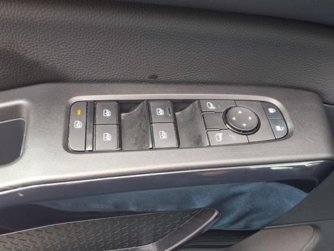Used 2025 Nissan Pathfinder SV AWD/4WD image 18