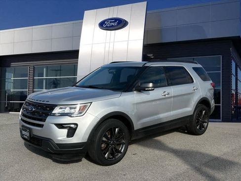 Certified 2019 Ford Explorer XLT w/ Equipment Group 202A image 4