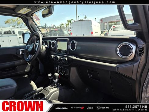 Used 2023 Jeep Gladiator Overland AWD/4WD image 12