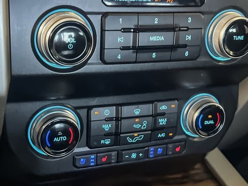 Used 2020 Ford F150 Lariat w/ Equipment Group 502A Luxury image 20