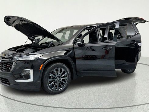 Used 2023 Chevrolet Traverse RS FWD image 9