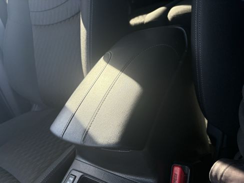 Used 2020 Nissan Rogue SV FWD image 25