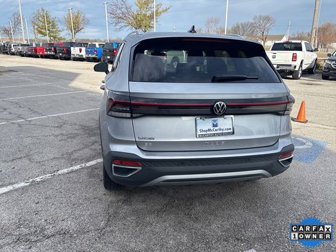 Used 2025 Volkswagen Taos SE image 25