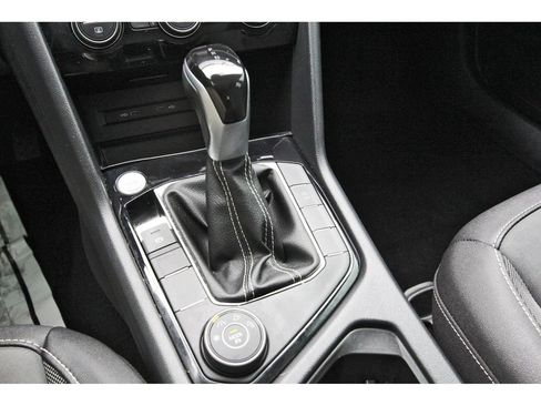Used 2024 Volkswagen Taos SE w/ Panoramic Sunroof Package AWD/4WD image 30