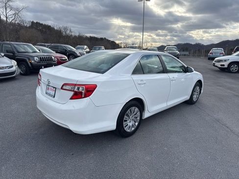 Used 2012 Toyota Camry L image 8