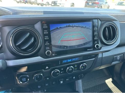 Used 2022 Toyota Tacoma TRD Off-Road w/ Technology Package AWD/4WD image 10