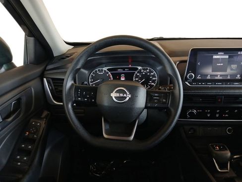 Used 2025 Nissan Rogue S AWD/4WD image 12