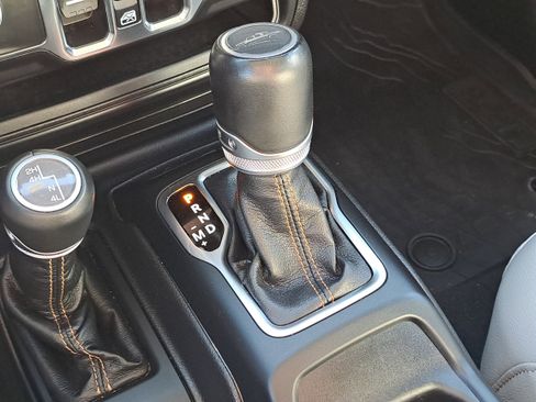 Used 2022 Jeep Gladiator Overland image 20