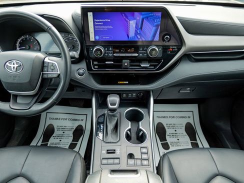 Used 2023 Toyota Highlander XLE image 45