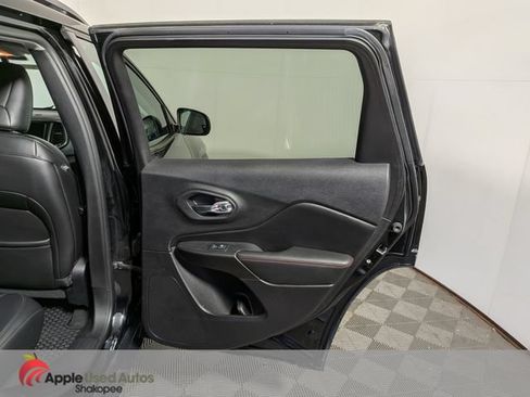 Used 2019 Jeep Cherokee Trailhawk w/ Cold Weather Group AWD/4WD image 36