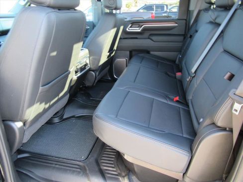 Used 2025 GMC Sierra 3500 Denali w/ Denali Reserve Package image 38