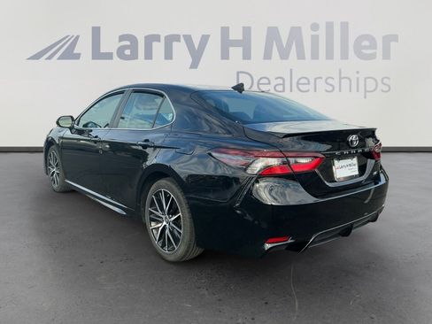 Used 2024 Toyota Camry SE image 3