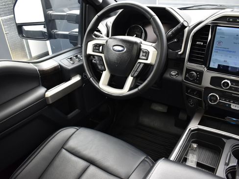 Used 2022 Ford F250 Lariat w/ Black Appearance Package image 24