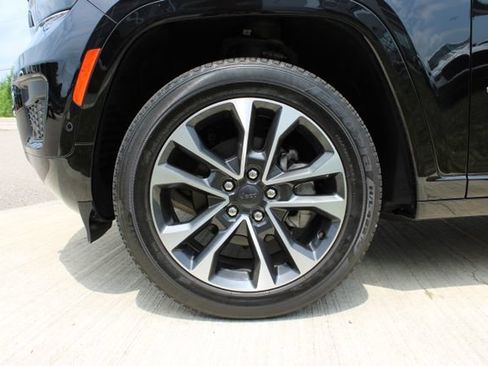 Used 2022 Jeep Grand Cherokee Overland AWD/4WD image 29