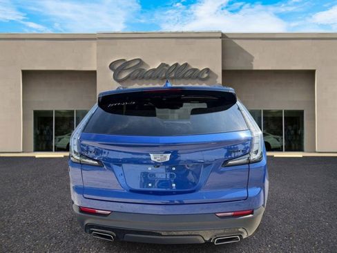 Used 2023 Cadillac XT4 Sport w/ LPO, ONYX Package FWD image 4