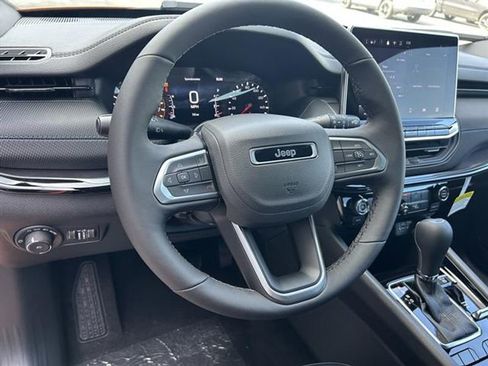 New 2026 Jeep Compass Latitude image 9