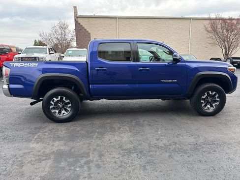 Used 2022 Toyota Tacoma TRD Off-Road image 12
