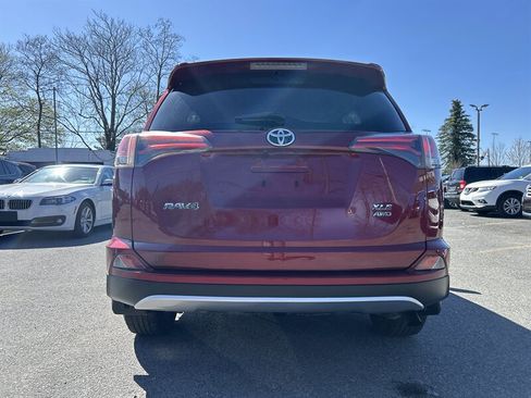 Used 2018 Toyota RAV4 XLE image 5