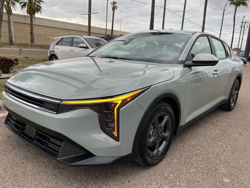 New 2026 Kia K4 LXS image 3