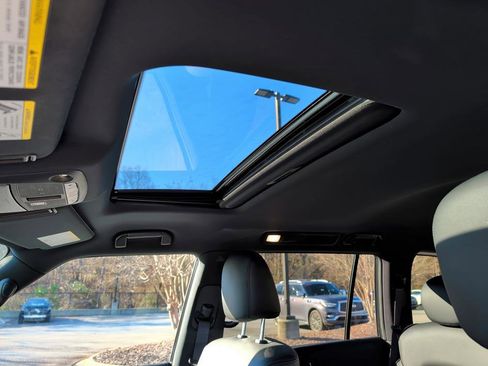 Used 2024 Nissan Armada SL w/ Midnight Edition Package image 27