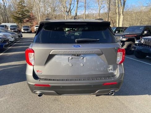Used 2021 Ford Explorer XLT w/ Equipment Group 202A image 5