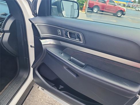 Certified 2018 Ford Explorer XLT w/ Equipment Group 202A image 22