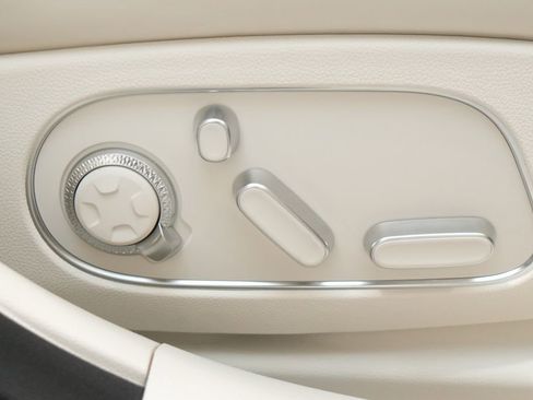 Used 2023 Genesis G90 3.5T image 31