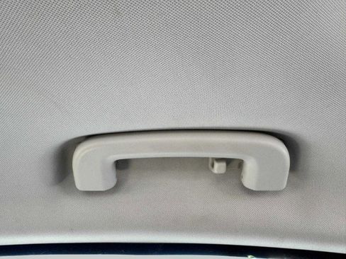 Used 2019 Jaguar XE Premium image 41