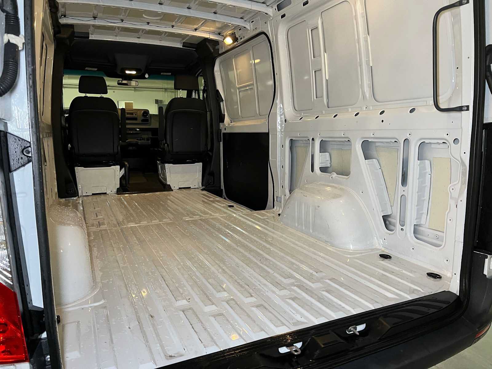 Used 2025 Mercedes-Benz Sprinter 2500 image 18