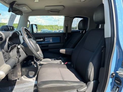 Used 2011 Toyota FJ Cruiser 4WD w/ Upgrade Pkg image 11