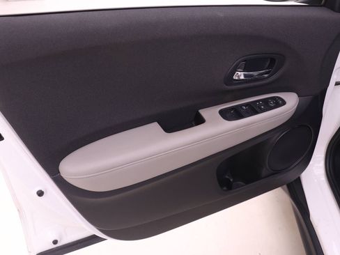 Certified 2022 Honda HR-V LX image 9