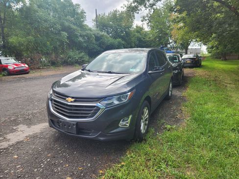 Used 2019 Chevrolet Equinox LS w/ LS Convenience Package image 2